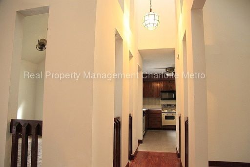 5th image of 11808 Laurel Grove Ln