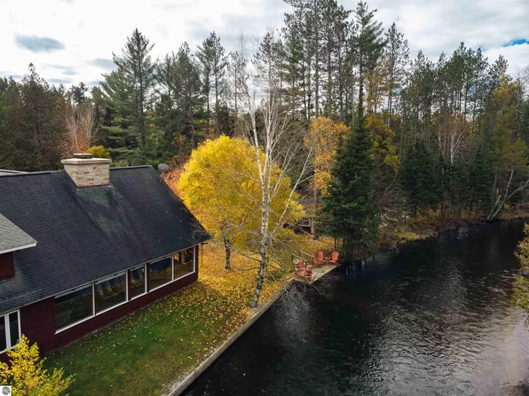 5605 Pershing Pl, Grayling, MI 49738