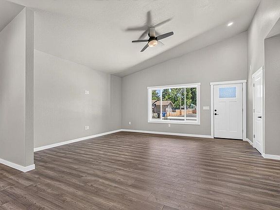 5th image of 126 Lorraine Ave