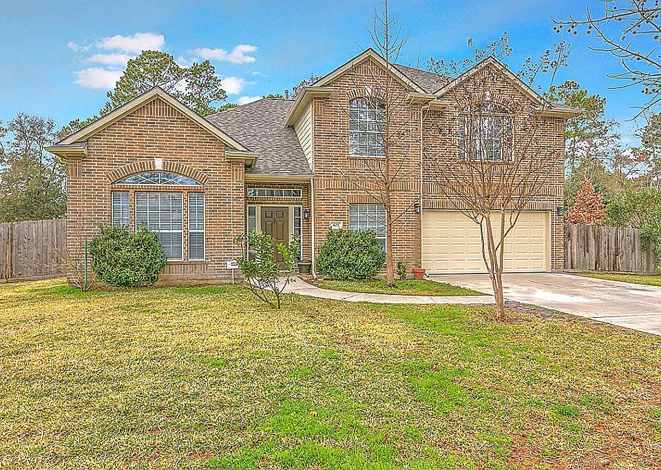 WESTWOOD LOTS ARE APPROX 1/2 ACRE-LARGE FRONT YARD AND HUGE FULLY FENCED BACKYARD-LOTS OF PARKING IN