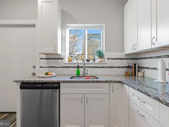 4th image of 1843 E Oakdale St