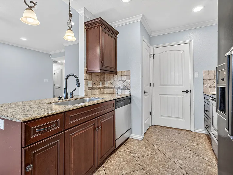 2701 Dyllan Ct — Photo 8