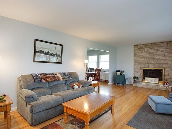 3rd image of 1070 Cincinnati Ave