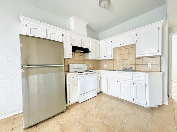 2nd image of 2006 Graham Ave APT 4