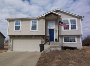 518 W Meriwood Ln, Edgerton, KS 66021