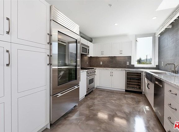 4th image of 1037 N Laurel Ave APT 17