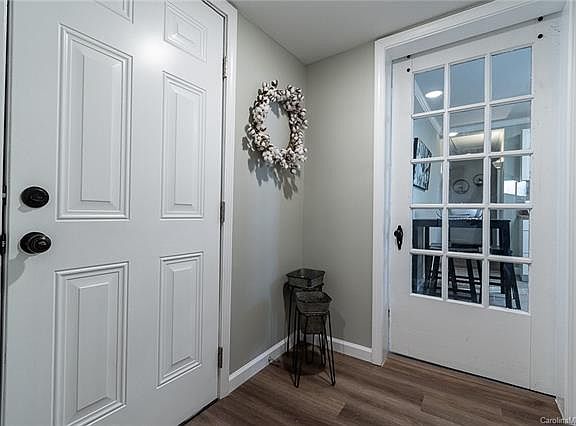 3rd image of 904 Jost St