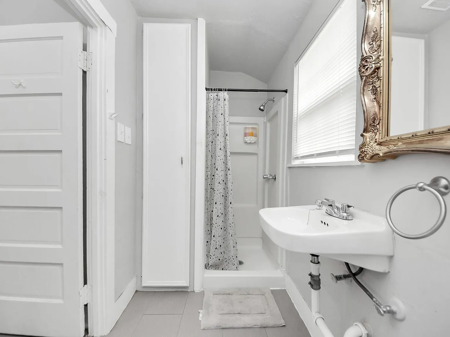 2 bed, 1.0 bath, 450 sqft, $1,600 — Photo 4