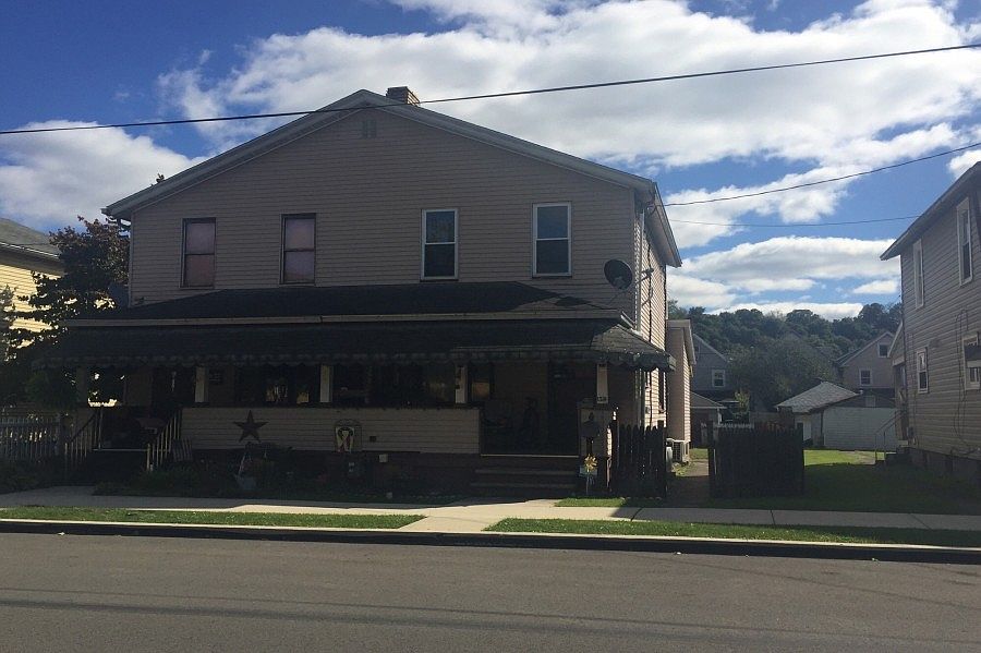 2nd image of 1326 3rd Ave