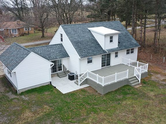3rd image of 375 Bennett Dr