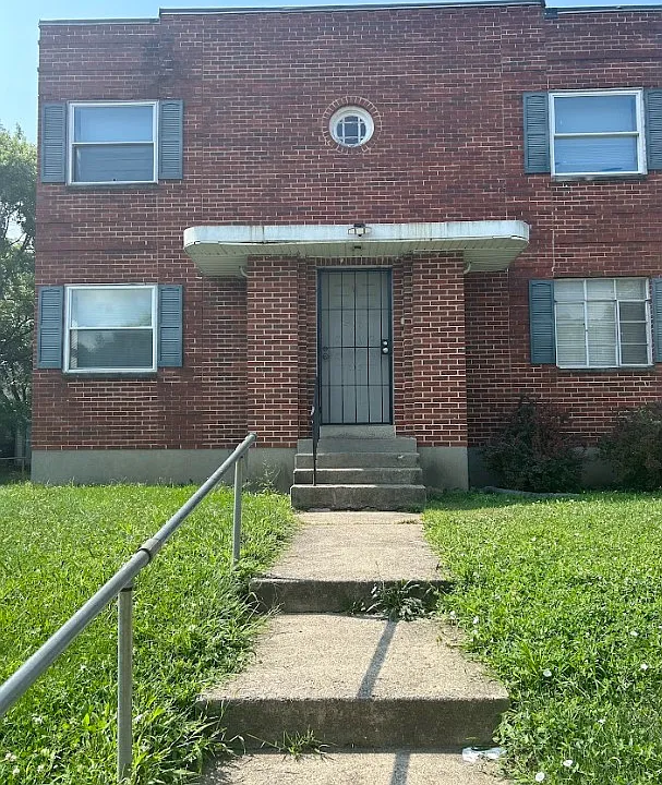 24 Fernwood Ave #1
