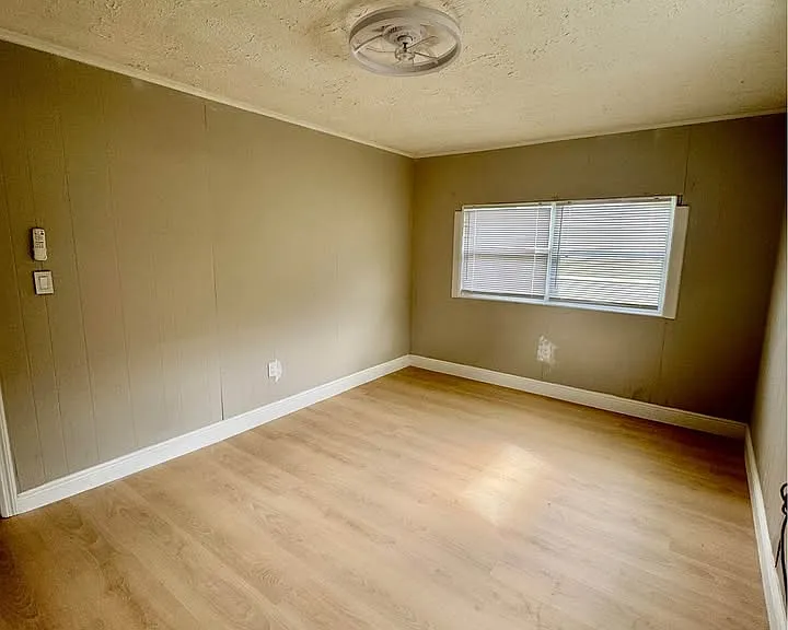 4910 Huppel Ave — Photo 16