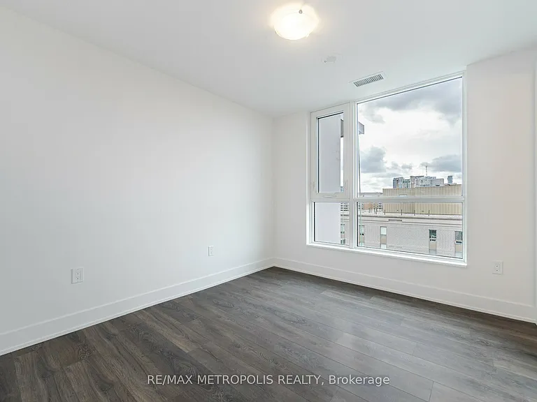 202 Burnhamthorpe Rd E #1704 — Photo 15
