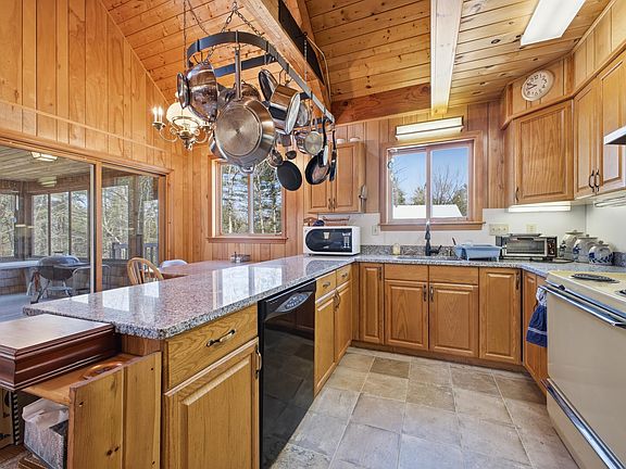 3rd image of 50 Knob Hill Road