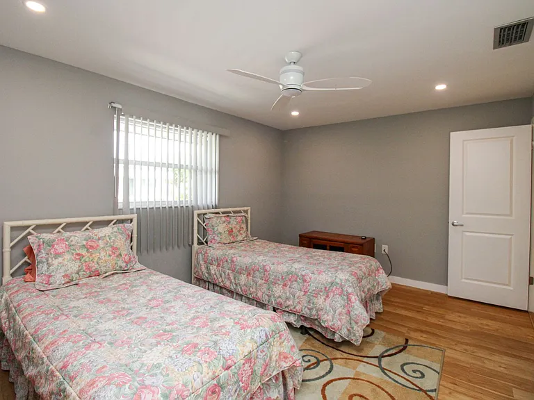 600 Valley Stream Dr #F9 — Photo 40
