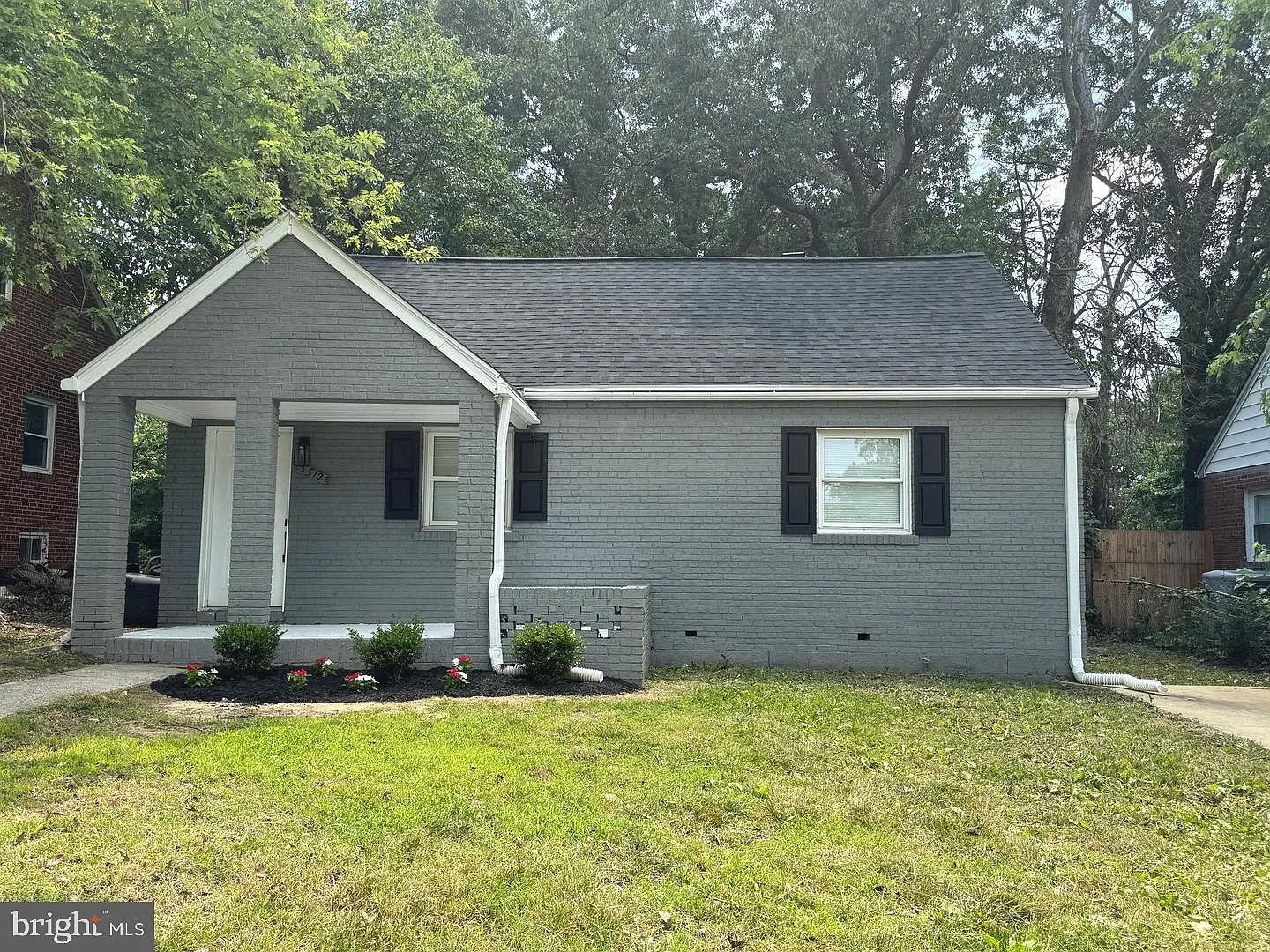 3 bed, 1.0 bath, 828 sqft, $2,450 — Photo 2