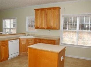 120 Kensington Dr, Sharpsburg, GA 30277