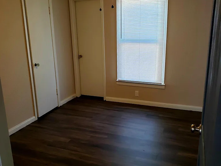 1224 W Beech St — Photo 6