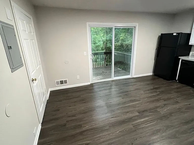 369-371 Freeport Drive — Photo 4