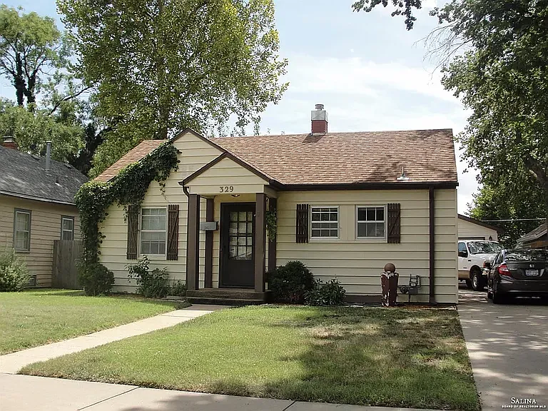 2 bed, 704 sqft, $975 — Photo 1