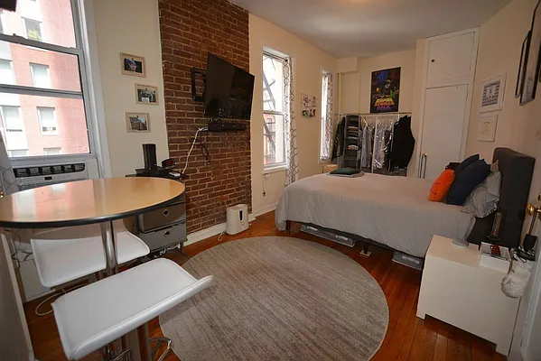 Rented by Voro, LLC | media 67