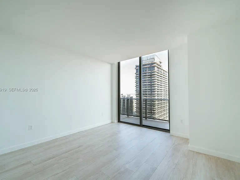 45 SW 9th St #4906 — Photo 16