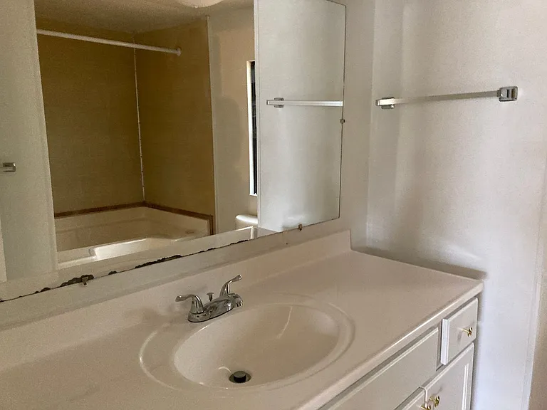 1749 N Lake Dr — Photo 12