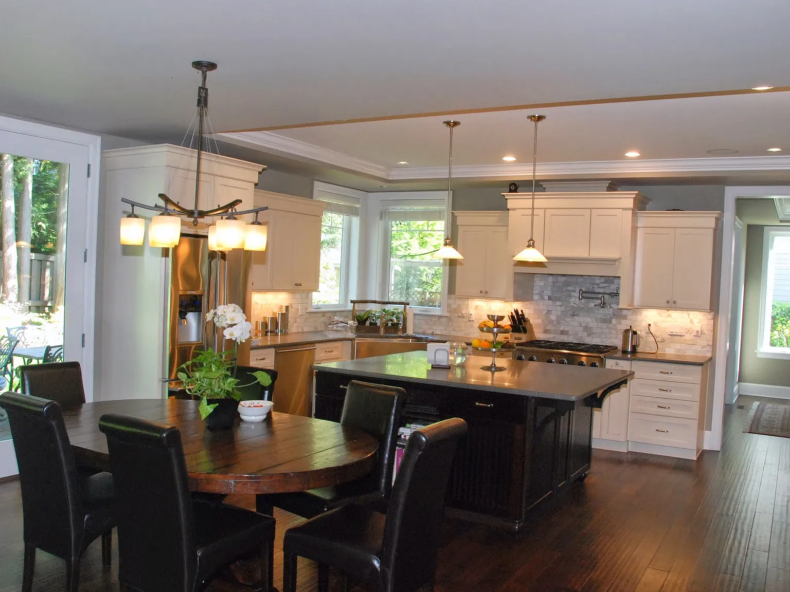 4 bed, 3.5 bath, 3200 sqft, $7,400 — Photo 4