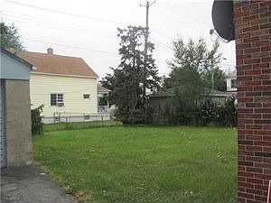 3rd image of 89 Gierlach St