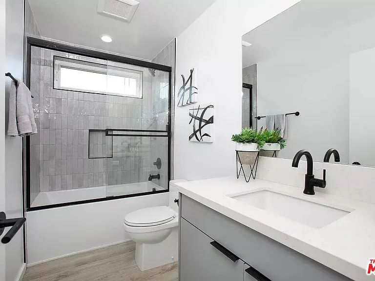 945 N Oxford Ave #6 — Photo 11