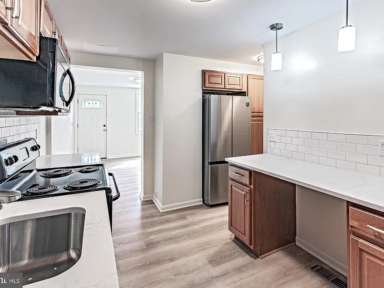 1010 Clayton St — Photo 5