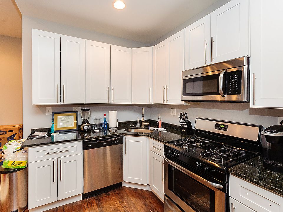 1st image of 1033 N Paulina St APT 1R