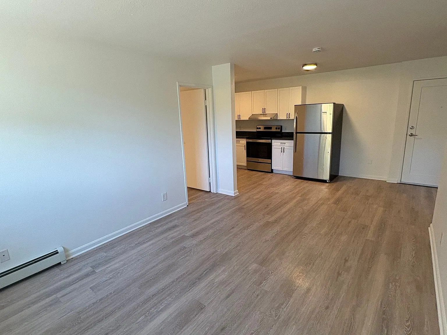 993 E Moorhead Cir — Photo 3
