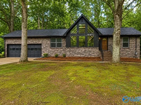 106 Guinivere Dr, Albertville, AL 35950