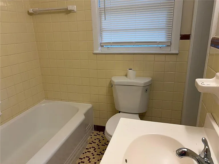2064 Montrose Dr — Photo 9