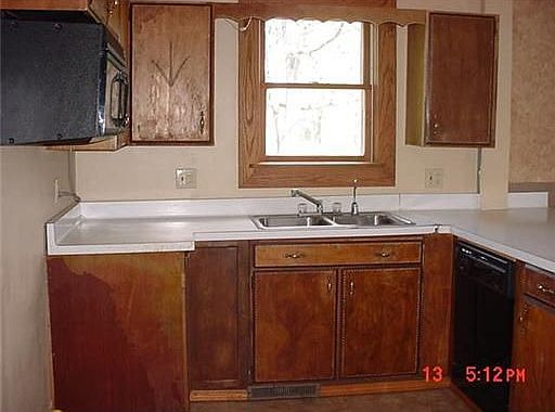 5th image of 634 N Cochran Ave