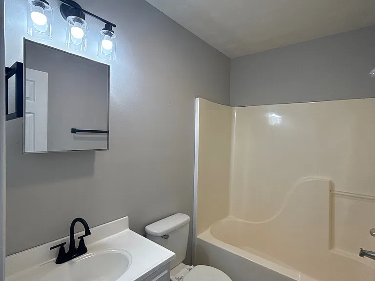 144 Sarah Cir #15 — Photo 3