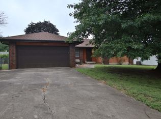 3605 S Walnut Hill Dr, Springfield, MO 65807