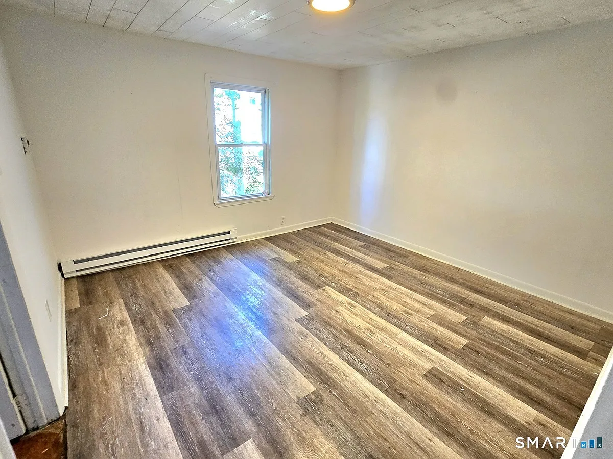 2 bed, 1.0 bath, 1763 sqft, $1,250 — Photo 4