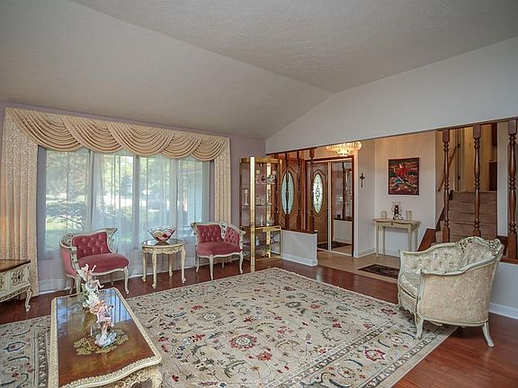 4th image of 16968 Deerfield Dr