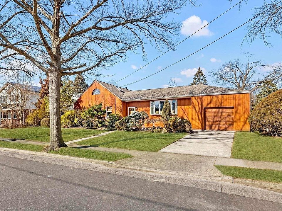 1st image of 1751 Aladdin Avenue