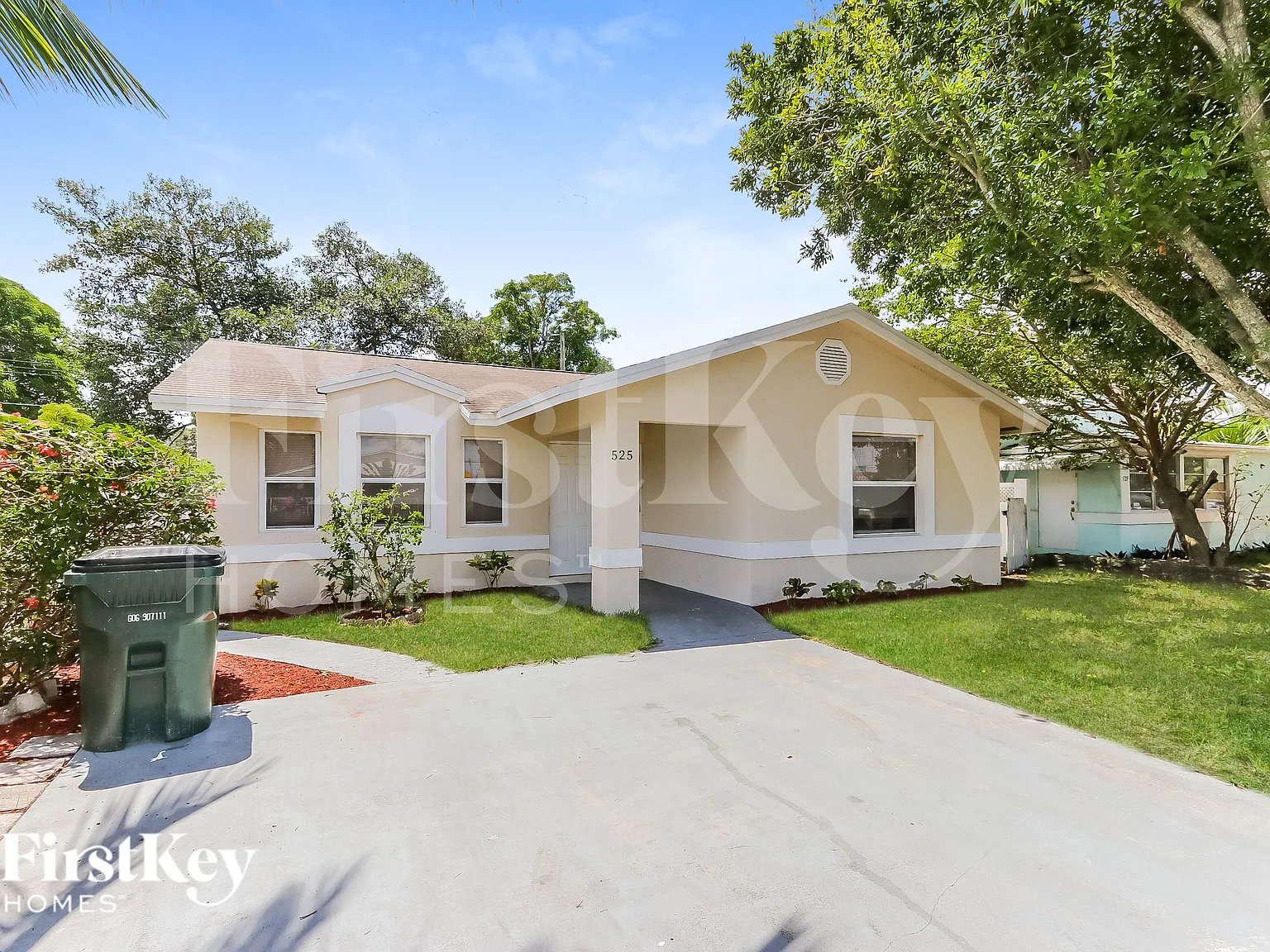 3 bed, 2.0 bath, 1329 sqft, $2,490 — Photo 2