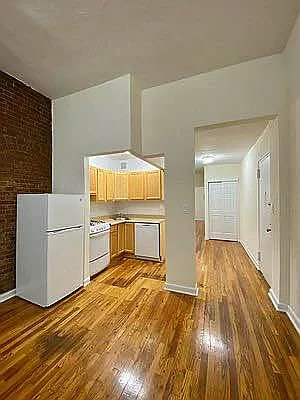 Rented by Waverly Realty Associates | media 4