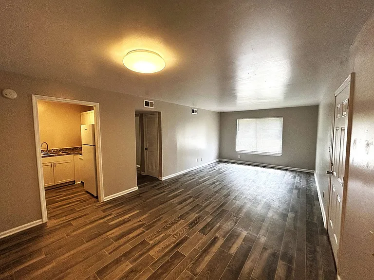 Riverbend Apartments — Photo 28