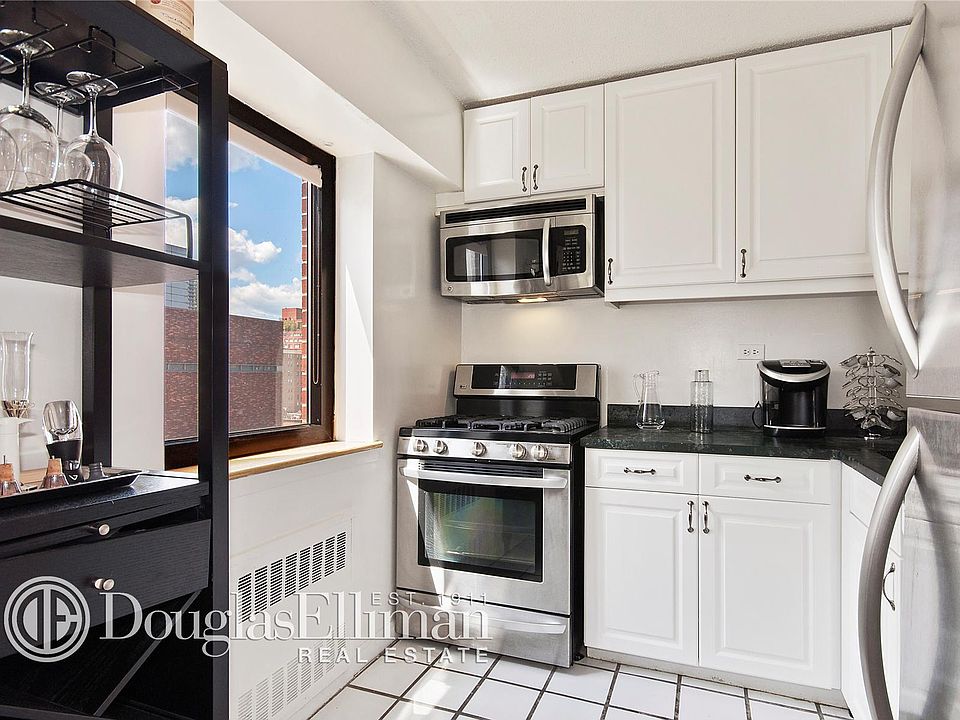 2nd image of 45 W 67th St APT 11G