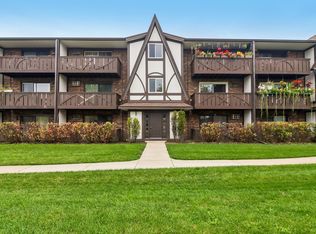 3 Timber Ln APT 10, Vernon Hills, IL 60061