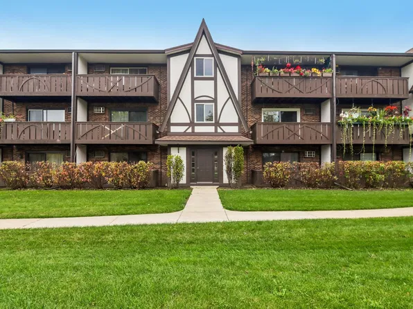 3 Timber Ln APT 10, Vernon Hills, IL 60061