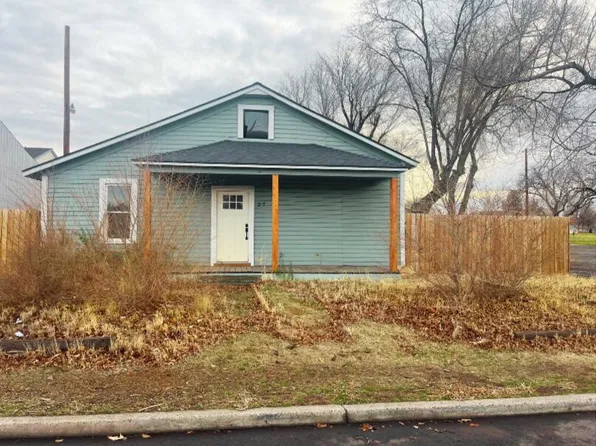 27 NE 7th St, Madras, OR 97741