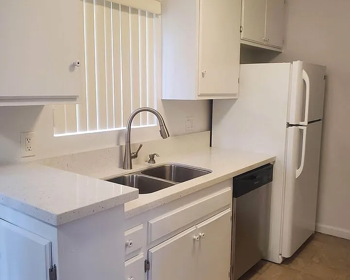 3953 Frances Ave #4 — Photo 2