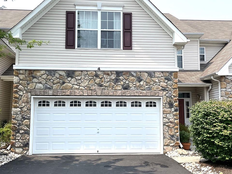 1st image of 4 Blake Dr